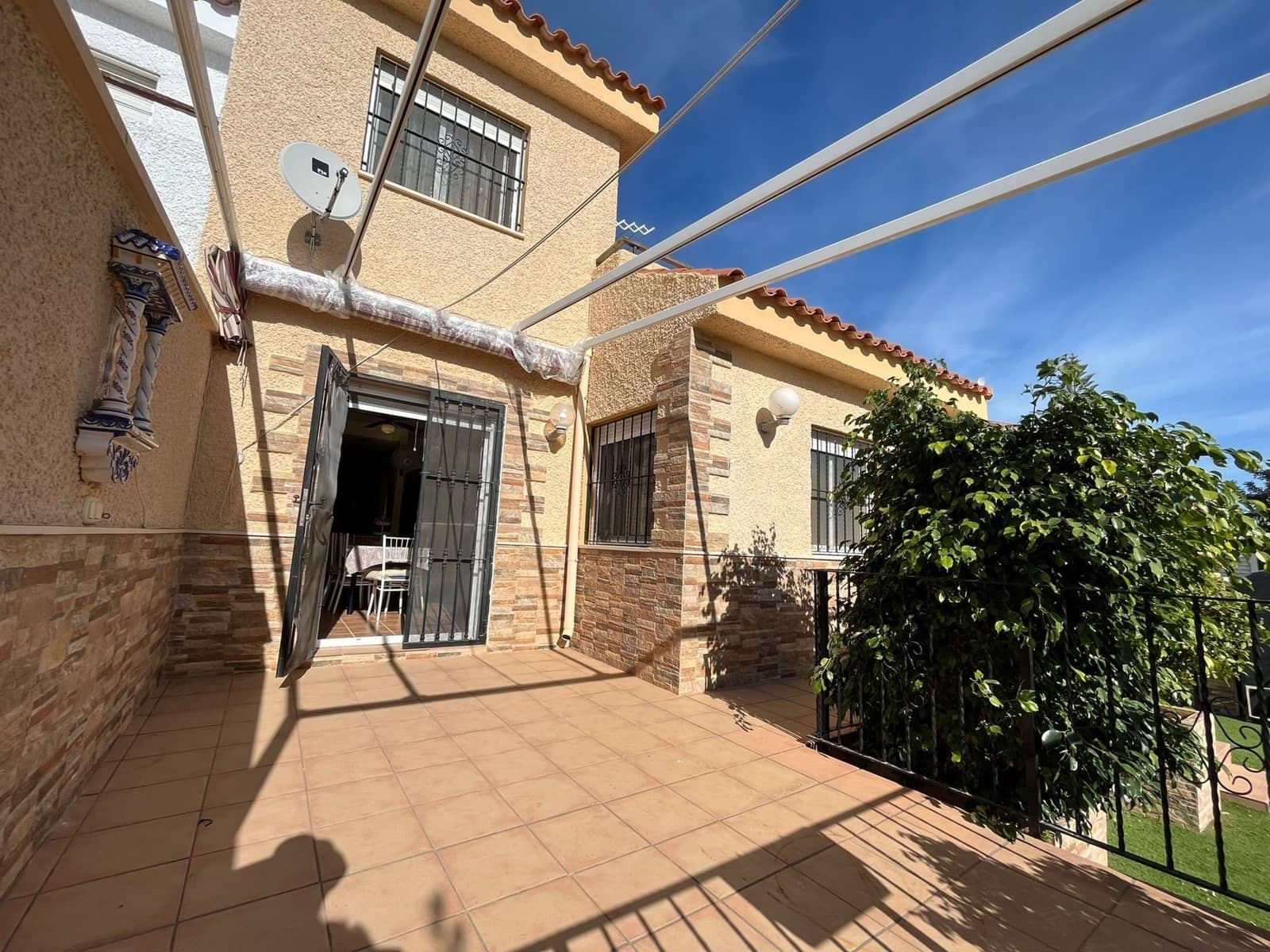 3 soverom Kjedet enebolig til salgs i Orihuela Costa med svømmebasseng - € 290 000 (Ref: 8055808)