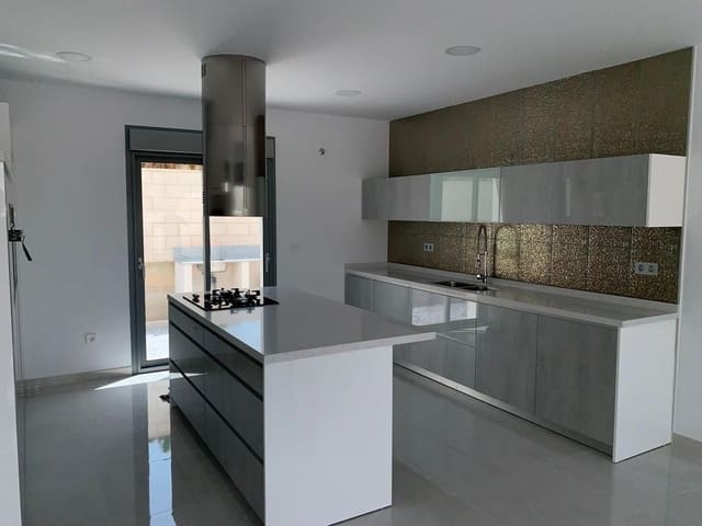 4 soveværelse Villa til salg i Pinoso med swimmingpool - € 436.000 (Ref: 8130269)