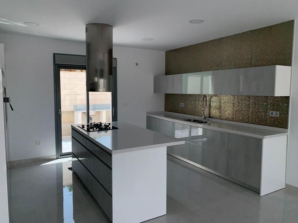 4 bedroom Villa for sale in Pinoso with pool - € 436,000 (Ref: 8130269)