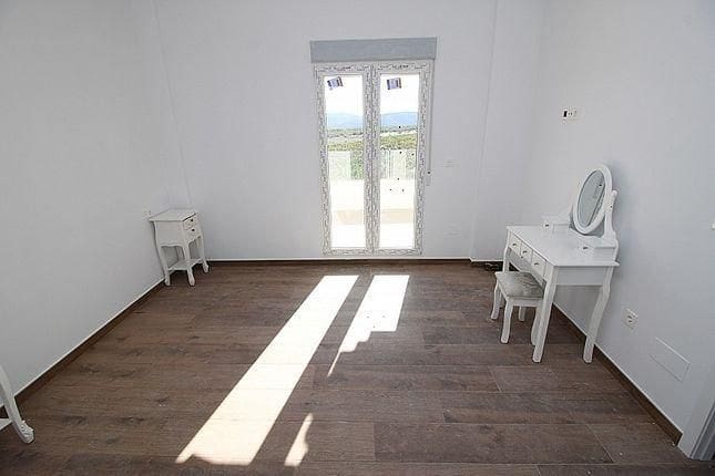 4 bedroom Villa for sale in Pinoso with pool - € 375,000 (Ref: 8130276)