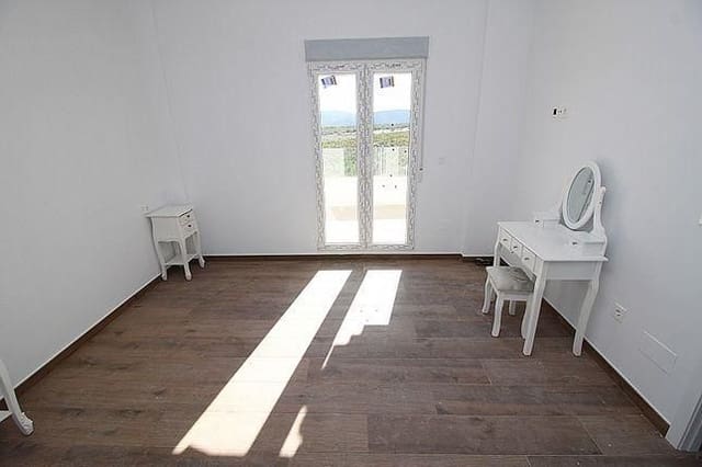 4 sypialnia Willa na sprzedaż w Pinoso z basenem - 375 000 € (Ref: 8130276)