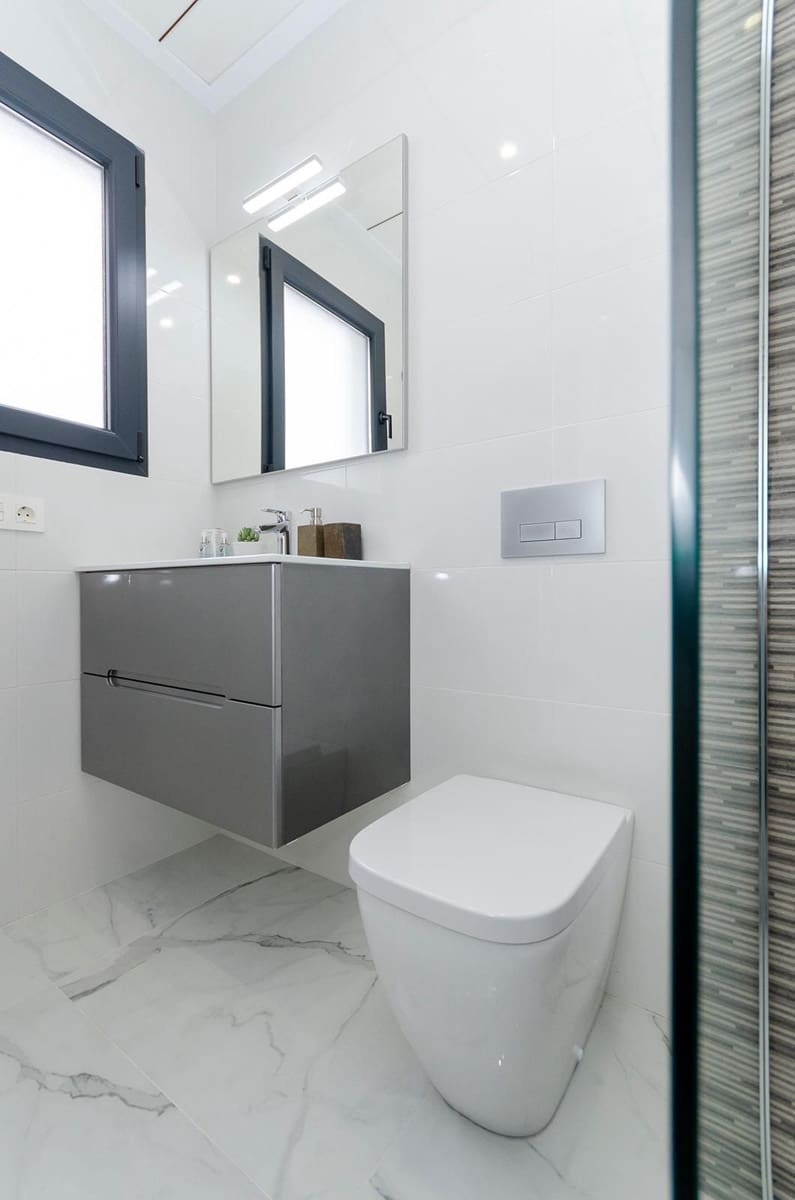 3 bedroom Villa for sale in Torrevieja with pool - € 409,000 (Ref: 8149649)