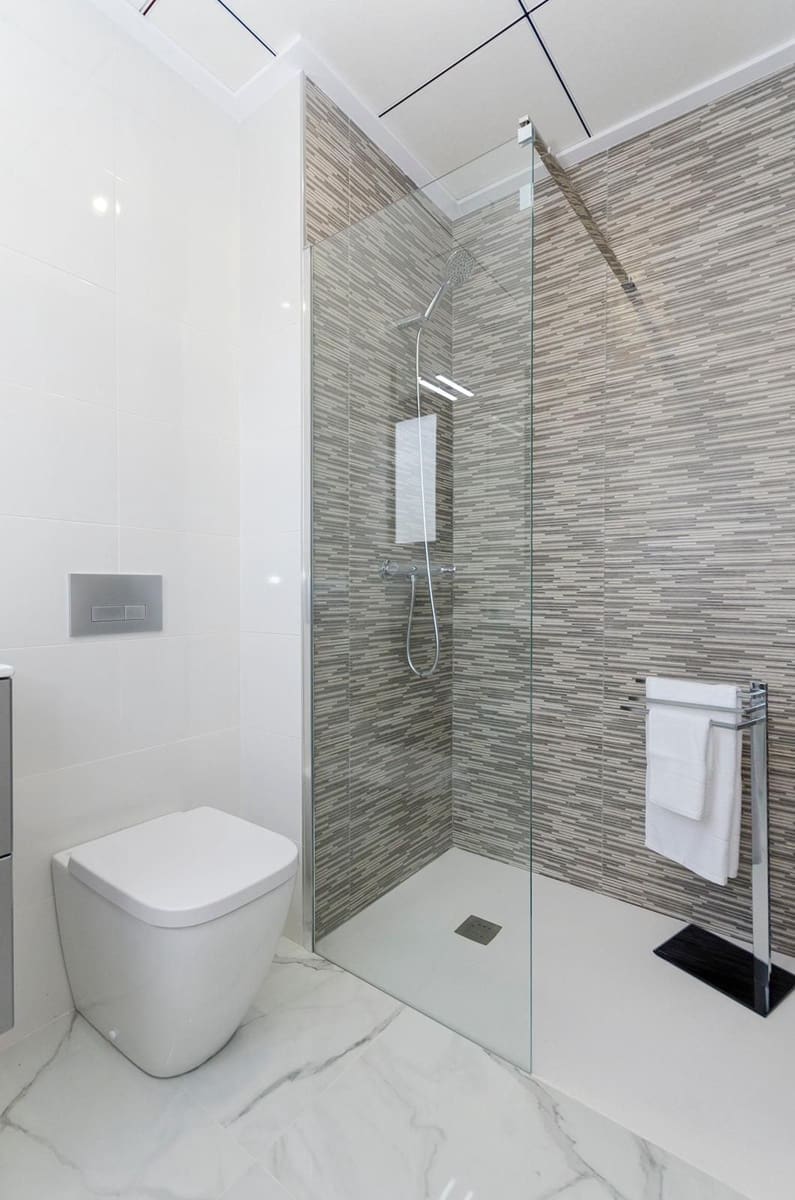 3 soveværelse Villa til salg i Torrevieja med swimmingpool - € 424.000 (Ref: 8149649)