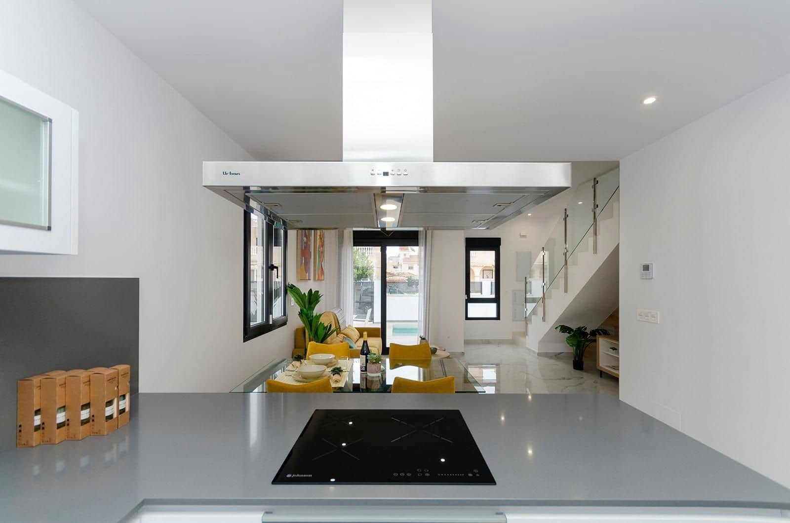 3 soveværelse Villa til salg i Torrevieja med swimmingpool - € 424.000 (Ref: 8149649)