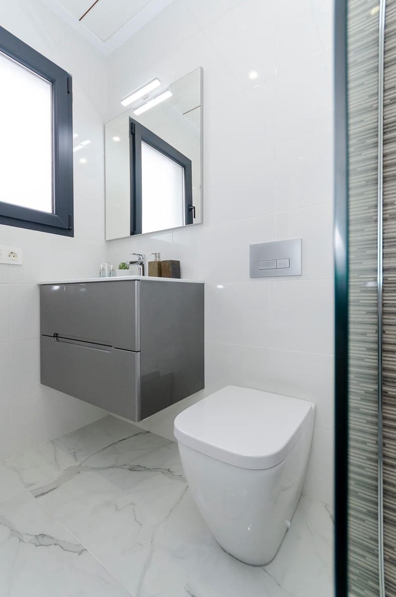 3 sypialnia Willa na sprzedaż w Torrevieja z basenem - 424 000 € (Ref: 8149649)