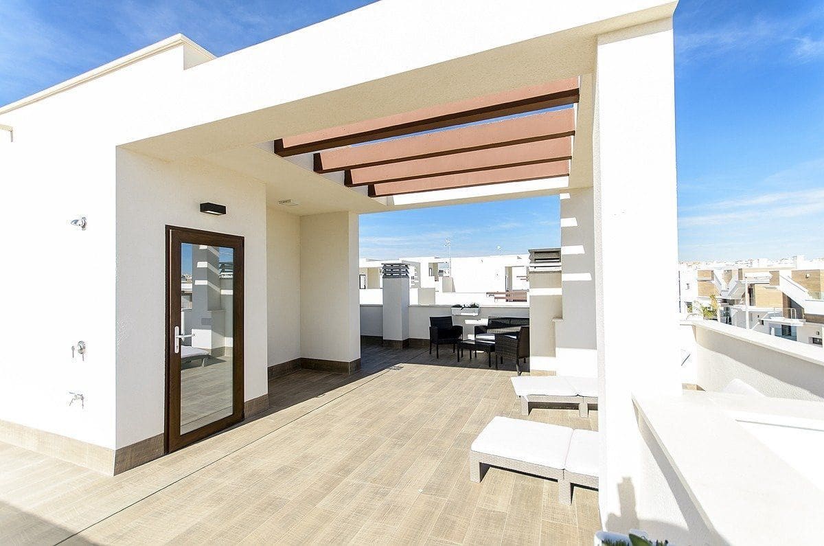 3 bedroom Villa for sale in Playa Honda with pool - € 580,000 (Ref: 8208067)