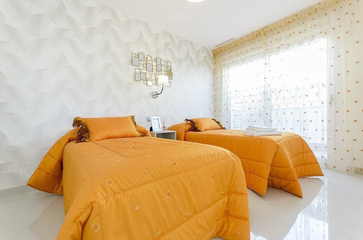 3 bedroom Villa for sale in Playa Honda with pool - € 580,000 (Ref: 8208067)