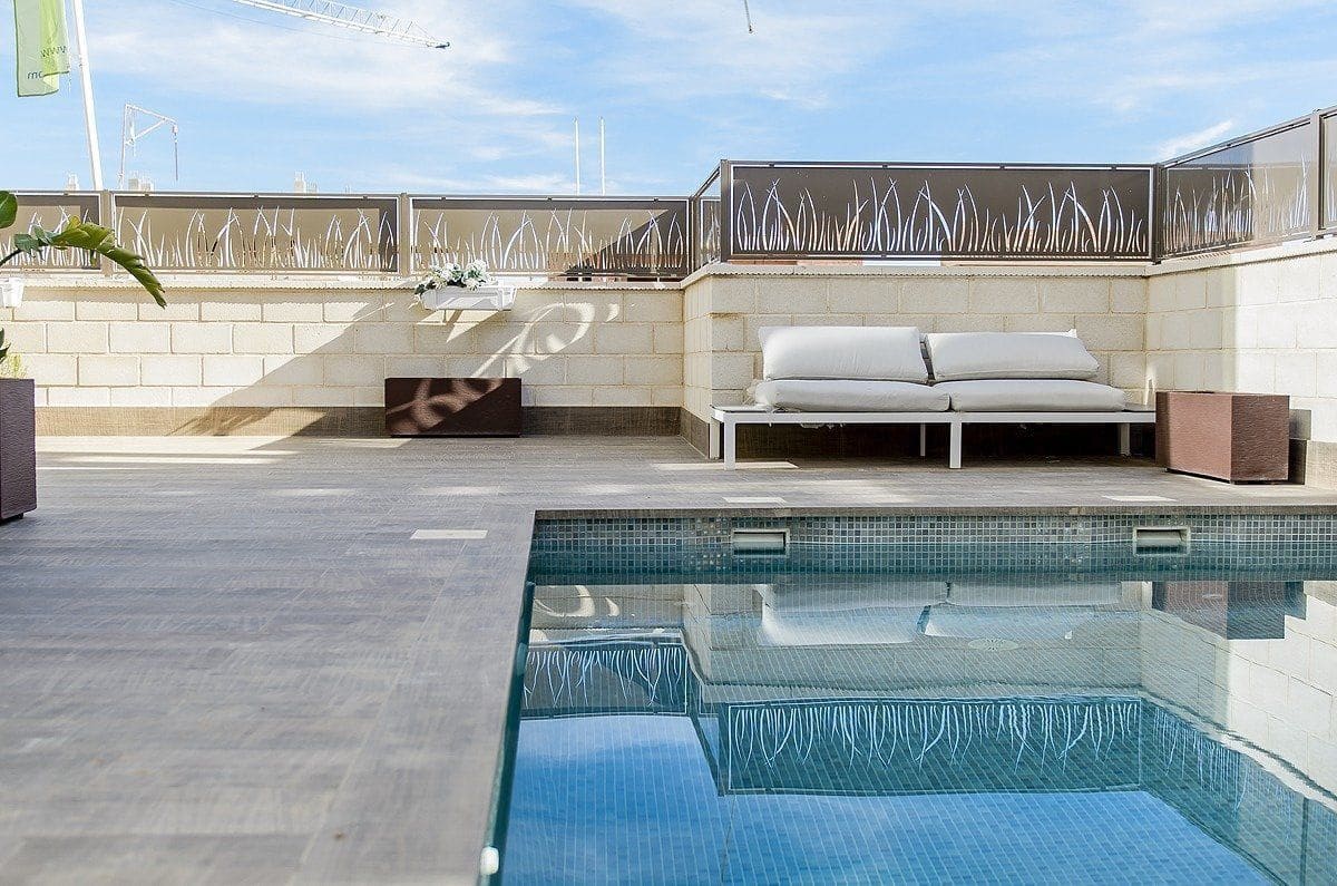 3 bedroom Villa for sale in Playa Honda with pool - € 580,000 (Ref: 8208067)