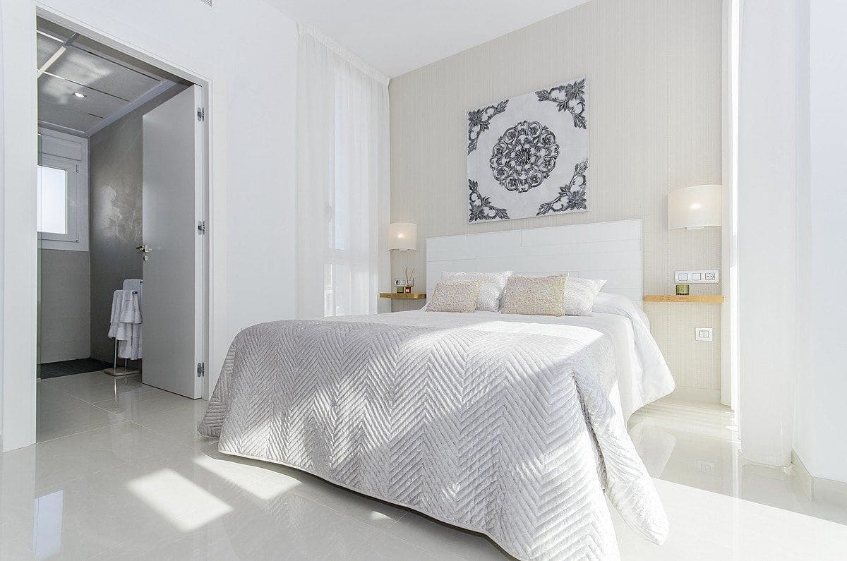 3 bedroom Villa for sale in Playa Honda with pool - € 580,000 (Ref: 8208067)