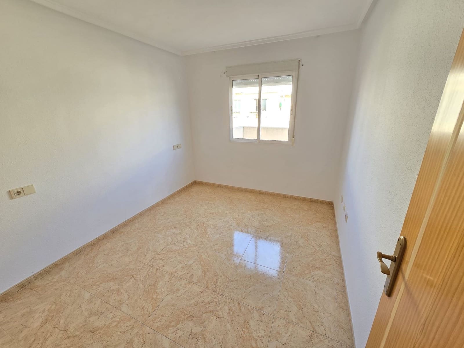 2 bedroom Apartment for sale in Torrevieja with pool - € 136,500 (Ref: 8874119)