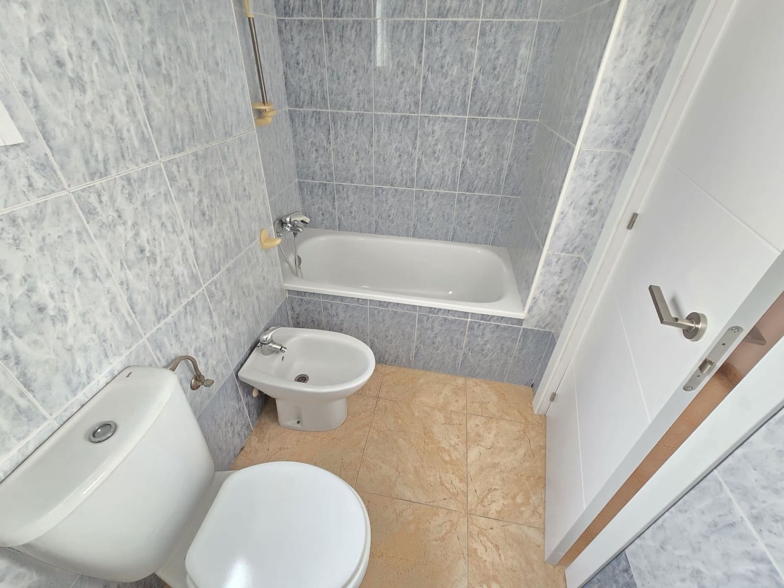 2 bedroom Apartment for sale in Torrevieja with pool - € 136,500 (Ref: 8874119)