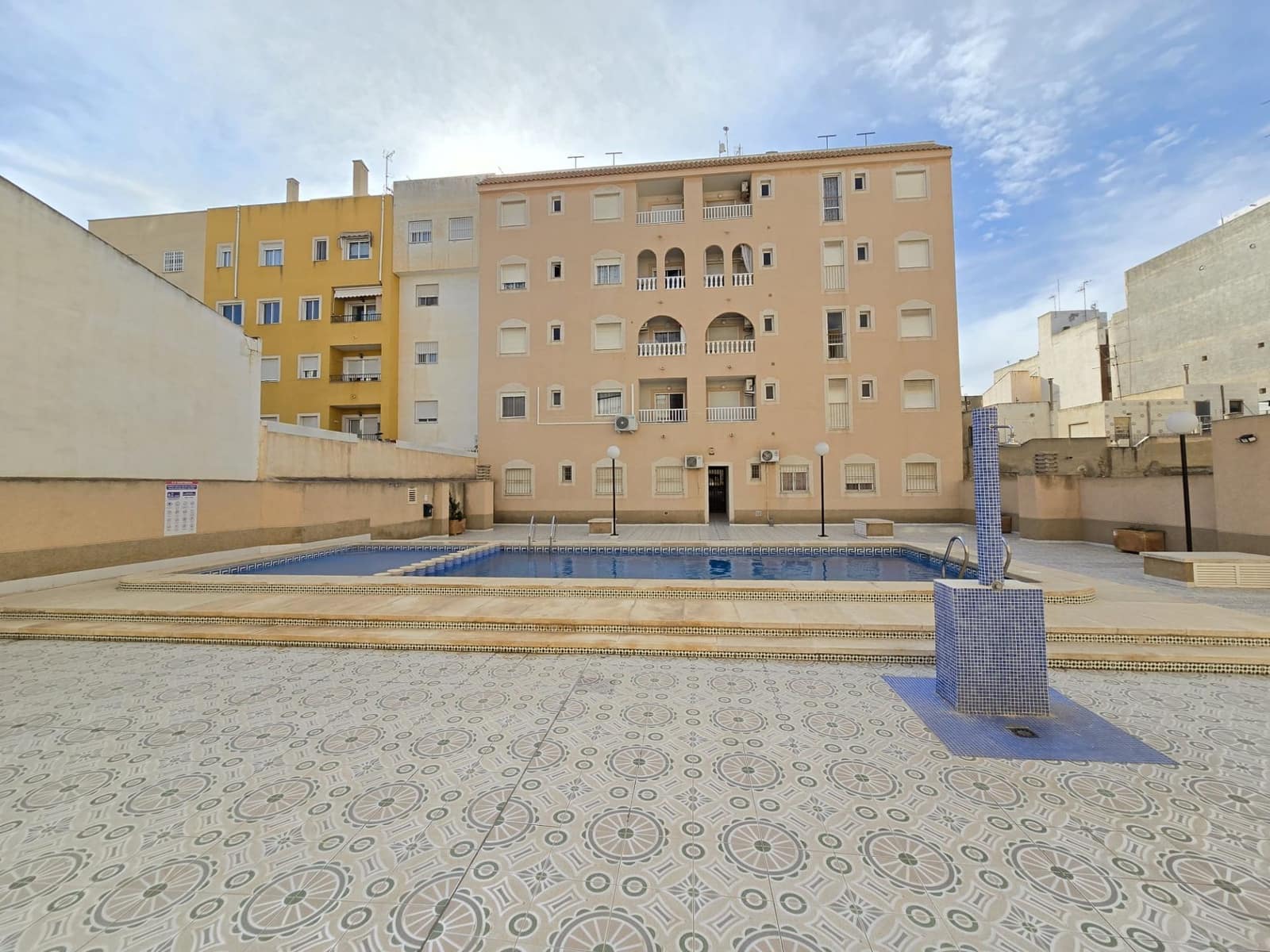 2 bedroom Apartment for sale in Torrevieja with pool - € 136,500 (Ref: 8874119)