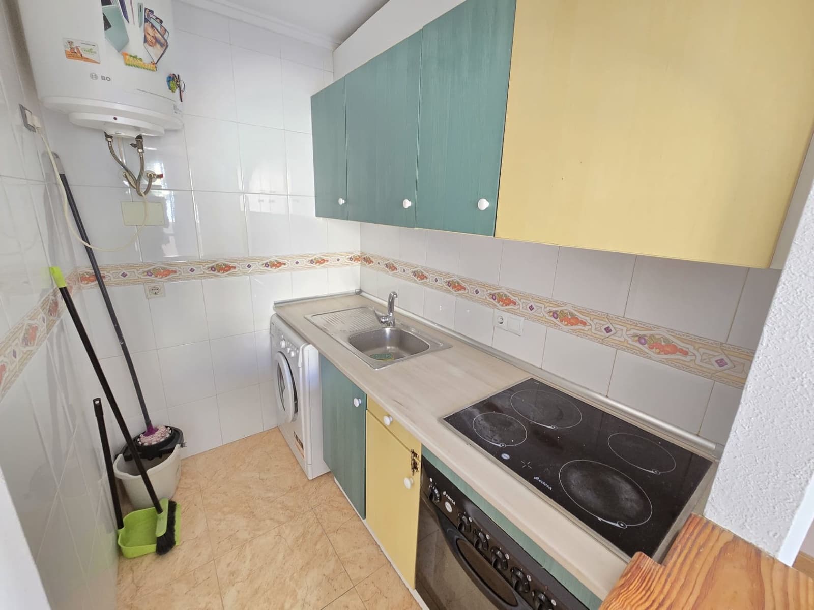 2 bedroom Apartment for sale in Torrevieja with pool - € 136,500 (Ref: 8874119)