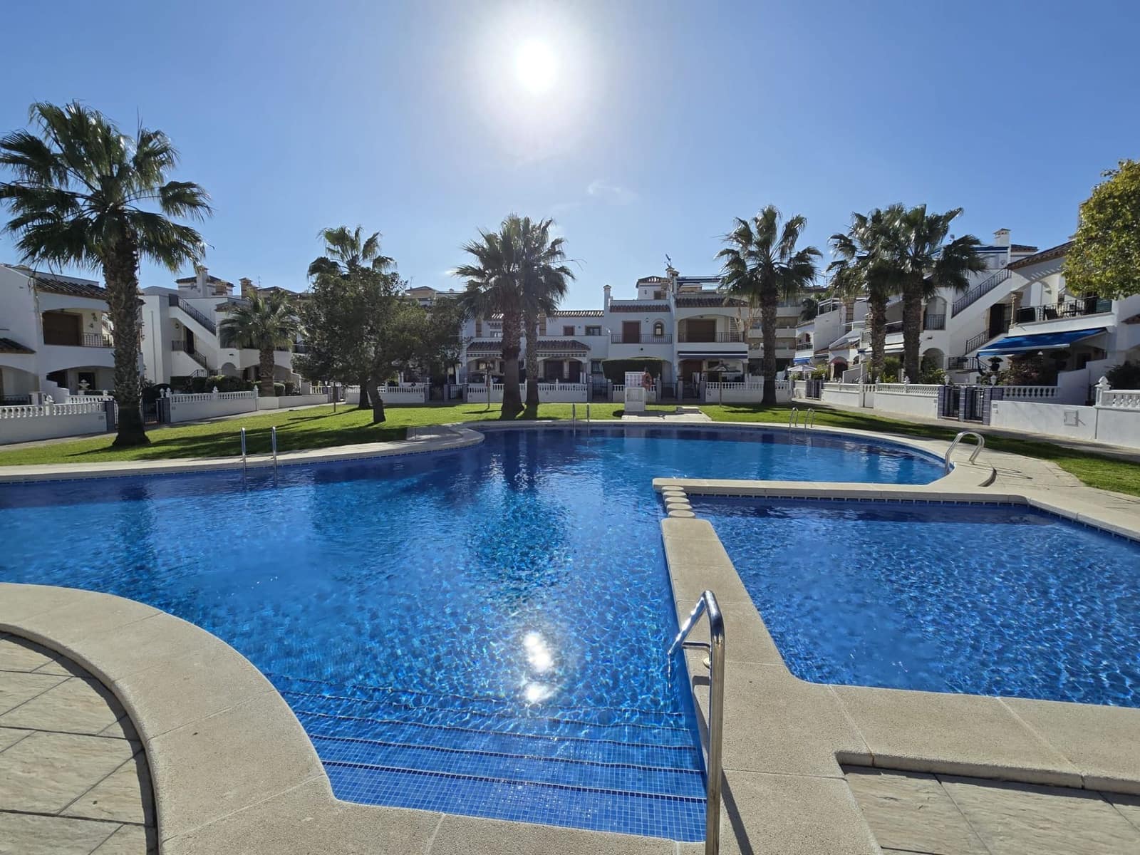 2 soveværelse Lejlighed til salg i Orihuela Costa med swimmingpool garage - € 169.000 (Ref: 8926072)