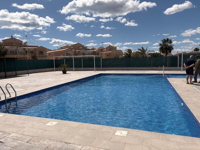 Pareado de 2 habitaciones en Torrevieja en venta con piscina garaje - 135.000 € (Ref: 8992021)