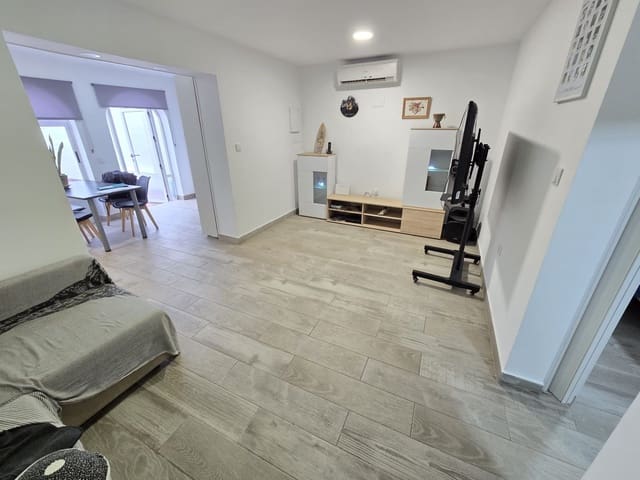 Pareado de 2 habitaciones en Torrevieja en venta con piscina garaje - 135.000 € (Ref: 8992021)