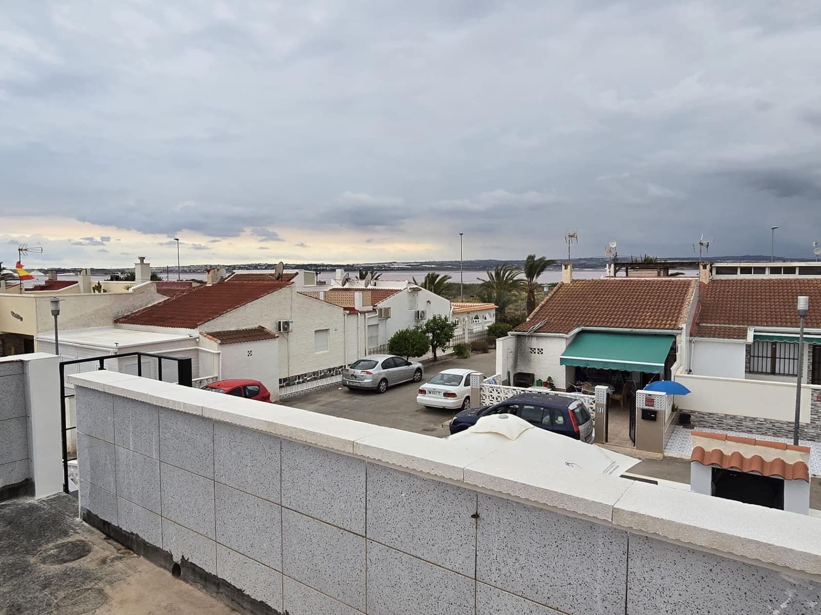 2 bedroom Semi-detached Villa for sale in Torrevieja with pool garage - € 135,000 (Ref: 8992021)