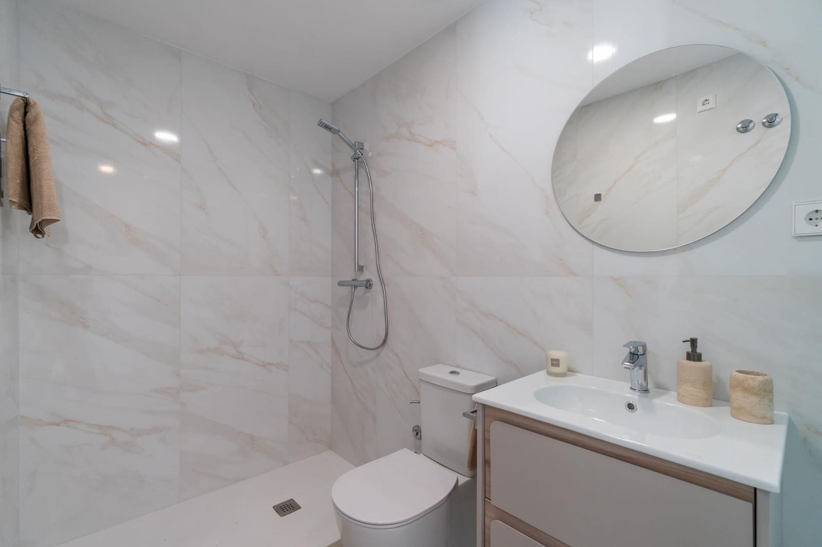 2 sovrum Lägenhet till salu i Playa Flamenca med pool - 325 000 € (Ref: 9007445)