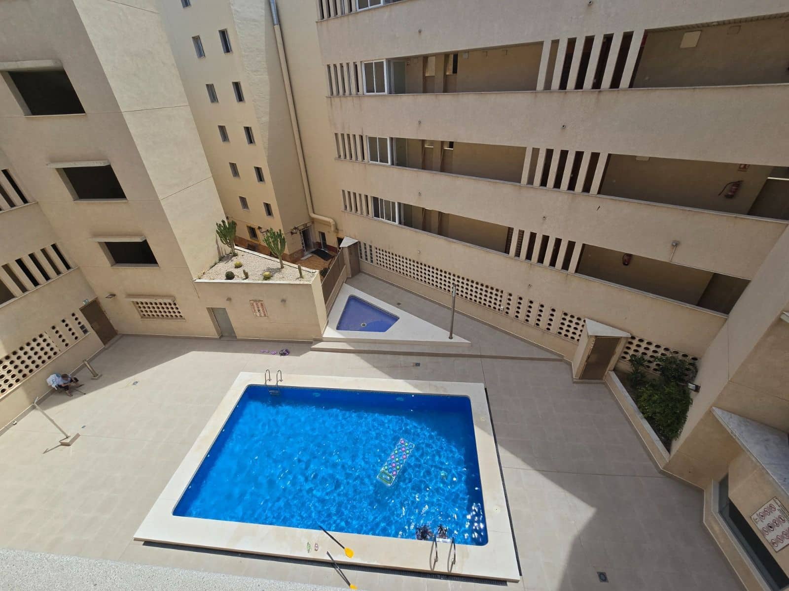 3 makuuhuone Huoneisto myytävänä paikassa Torrevieja mukana uima-altaan 
autotalli - 210 000 € (Ref: 9095086)