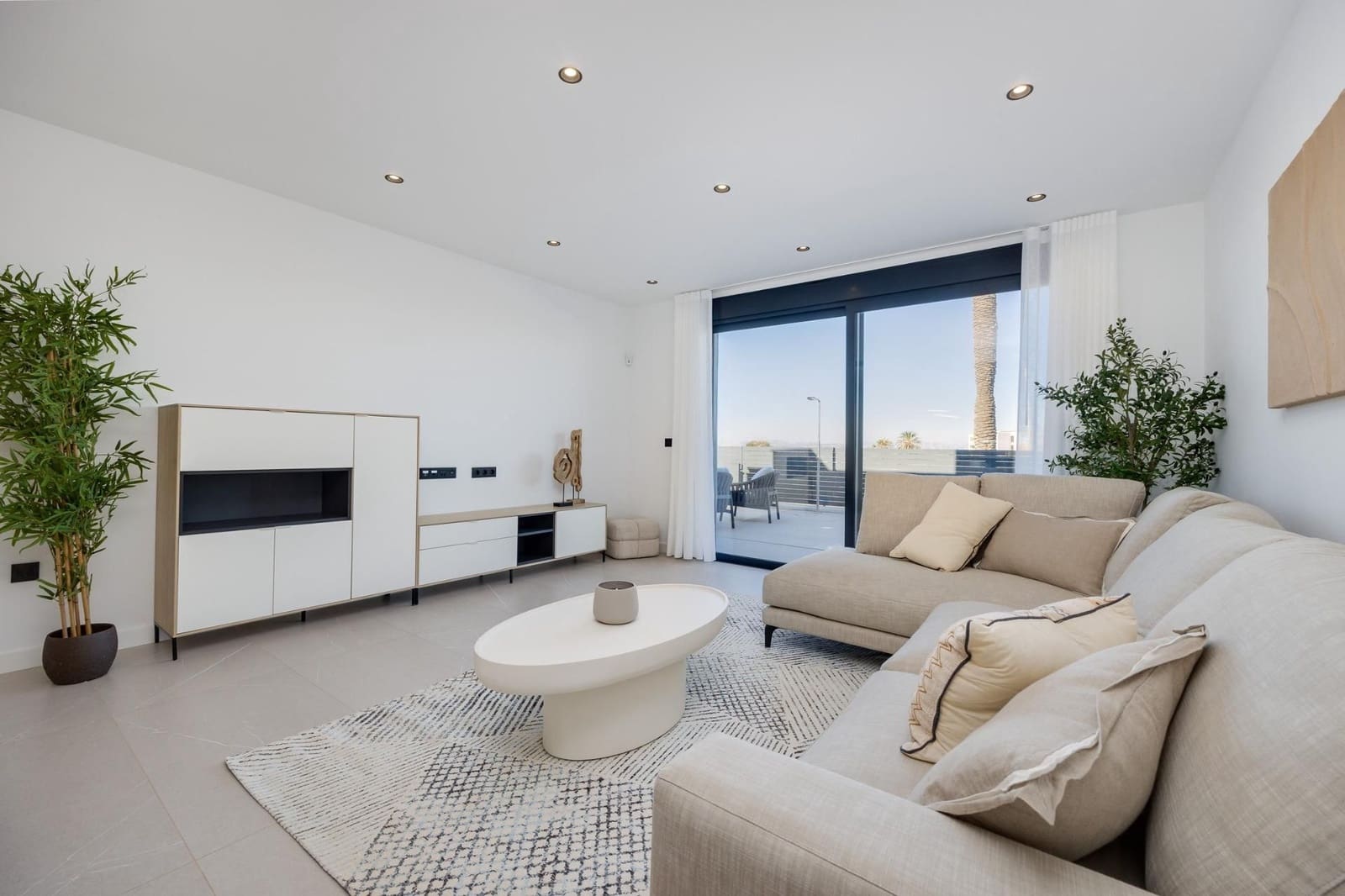 3 bedroom Villa for sale in Torrevieja with pool - € 585,000 (Ref: 9108485)