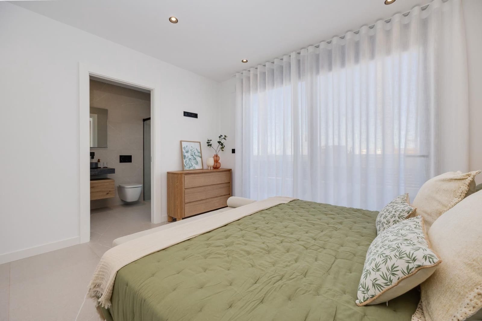 3 bedroom Villa for sale in Torrevieja with pool - € 585,000 (Ref: 9108485)