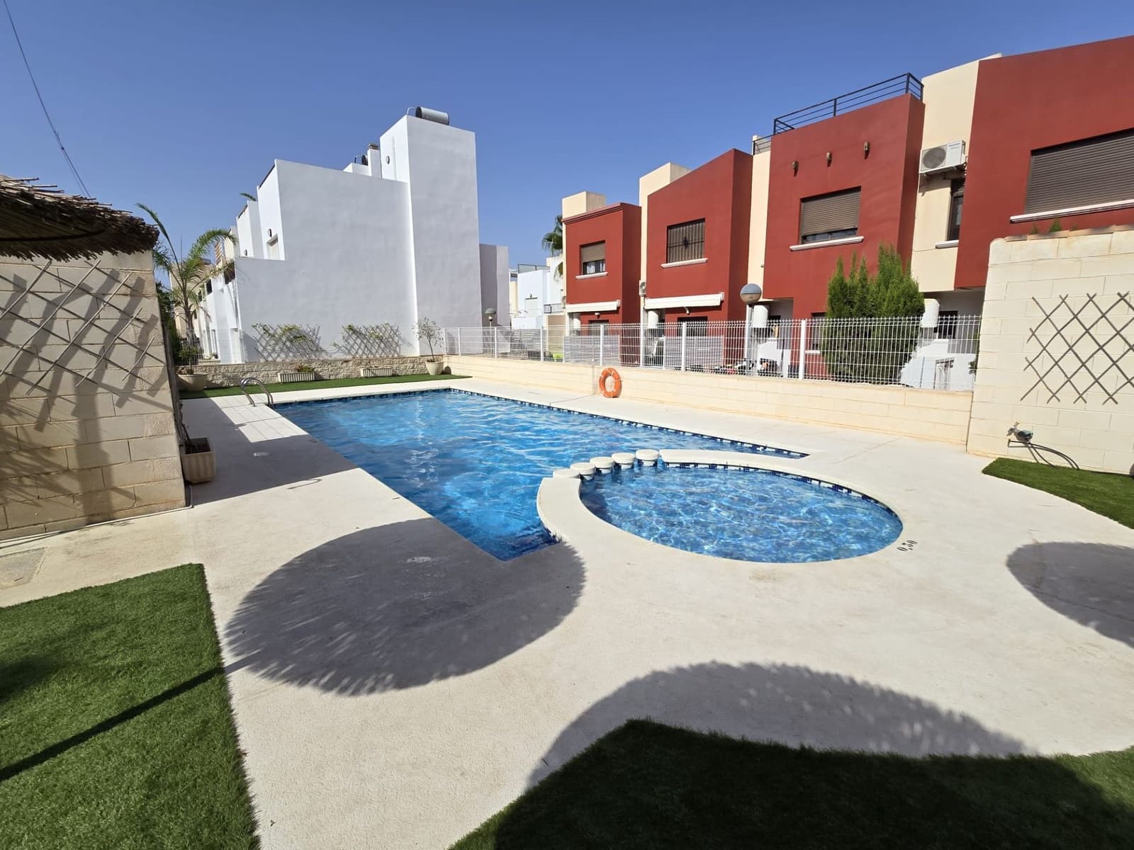 2 soverom Hus til salgs i Torrevieja med svømmebasseng - € 240 000 (Ref: 9162072)