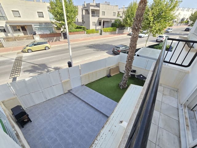 2 makuuhuone Omakotitalo myytävänä paikassa Torrevieja mukana uima-altaan - 240 000 € (Ref: 9162072)