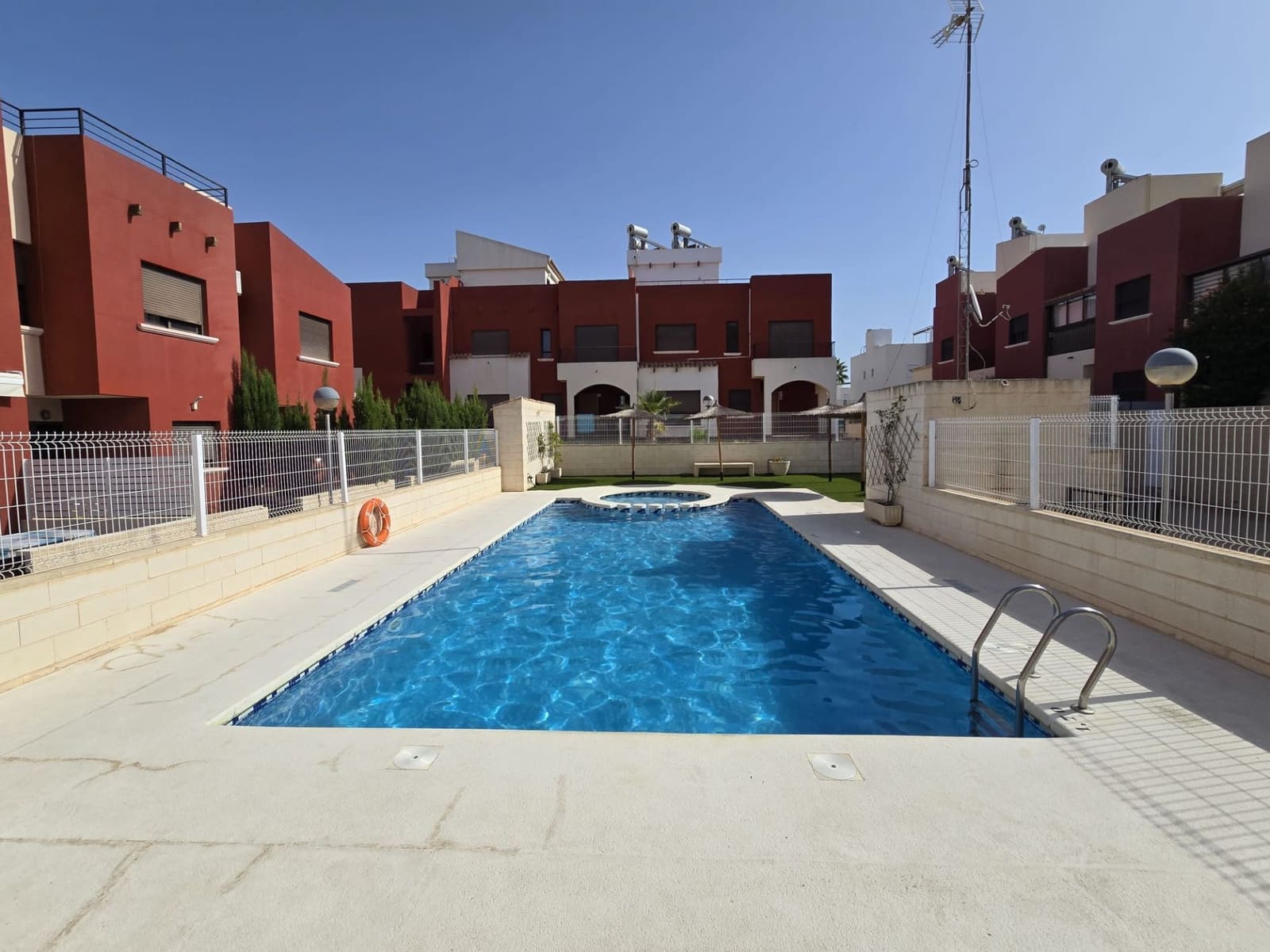 2 soverom Hus til salgs i Torrevieja med svømmebasseng - € 240 000 (Ref: 9162073)