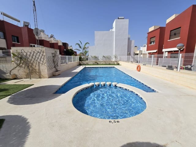 2 soverom Hus til salgs i Torrevieja med svømmebasseng - € 240 000 (Ref: 9162074)