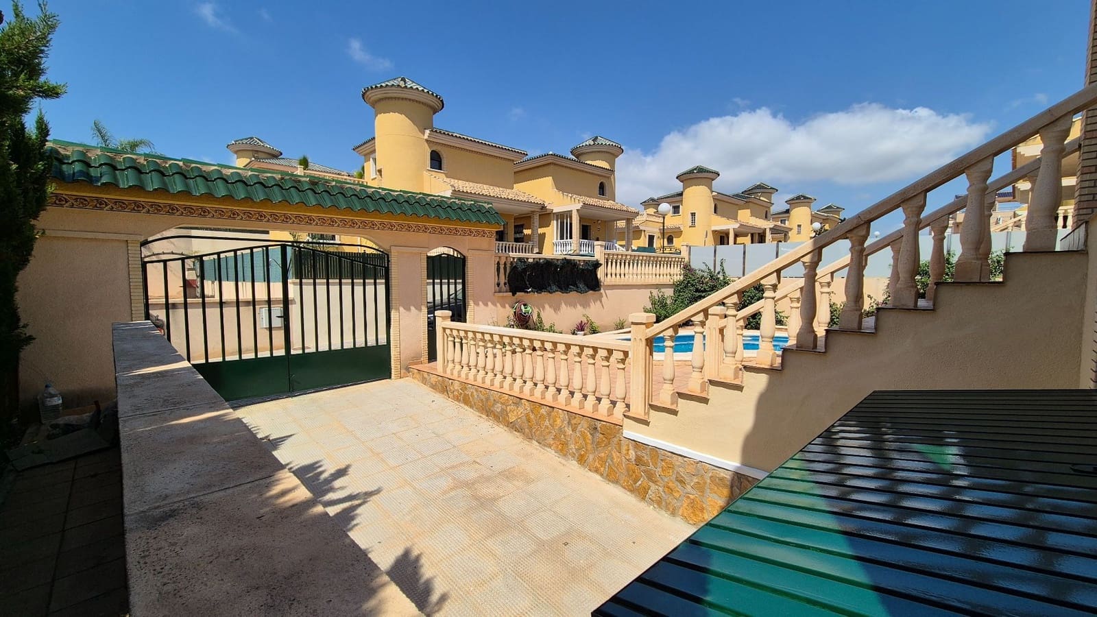 3 bedroom Villa for sale in Orihuela Costa with pool garage - € 355,000 (Ref: 9165553)