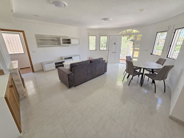 3 bedroom Villa for sale in Jacarilla with pool garage - € 480,000 (Ref: 9236083)