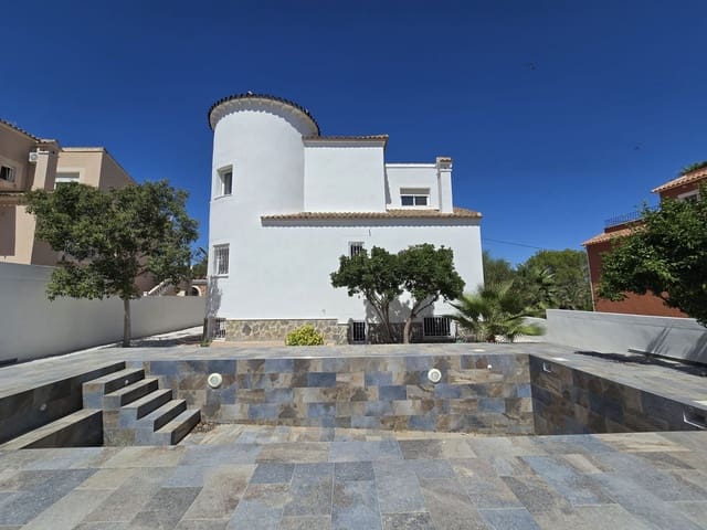 3 bedroom Villa for sale in Jacarilla with pool garage - € 480,000 (Ref: 9236083)