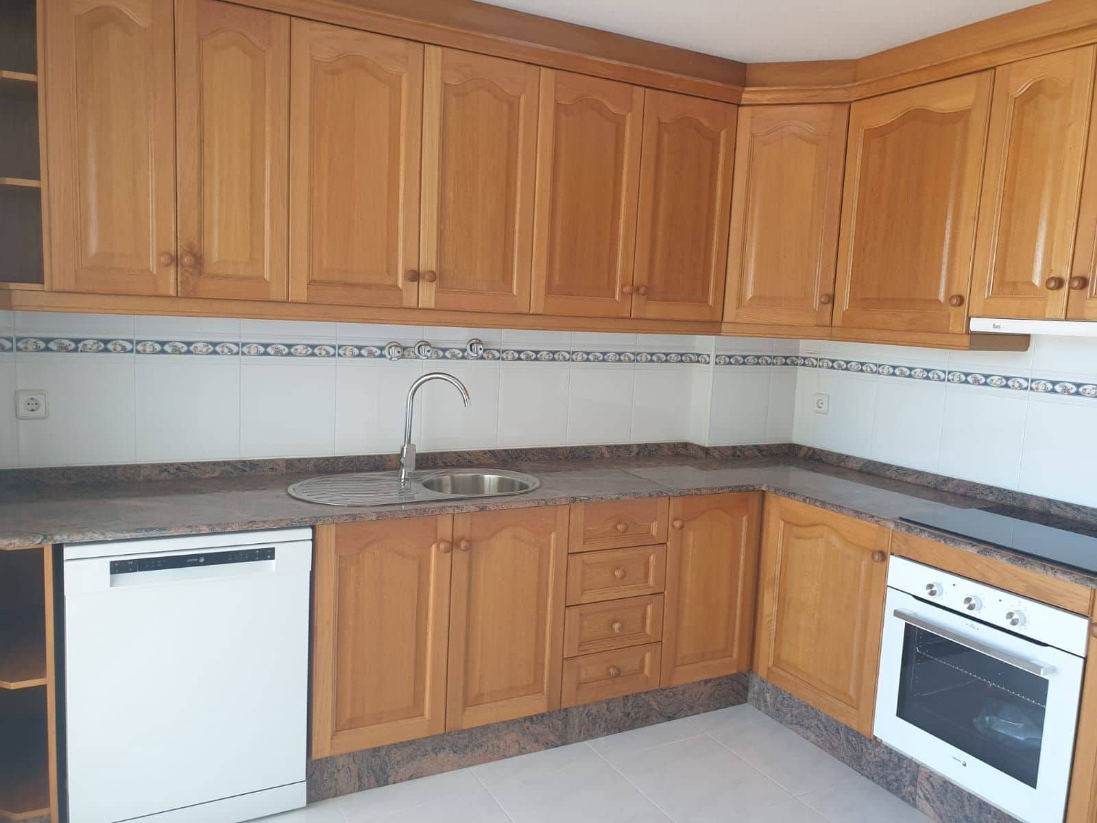 3 bedroom Villa for sale in Jacarilla with pool garage - € 420,000 (Ref: 9236083)