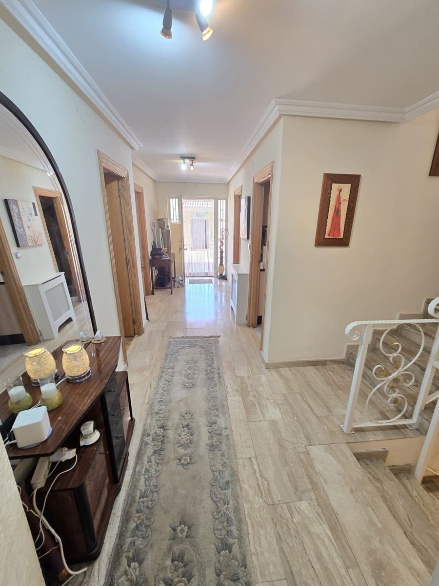 6 quarto Moradia para venda em Torrevieja com piscina garagem - 597 500 € (Ref: 9239667)