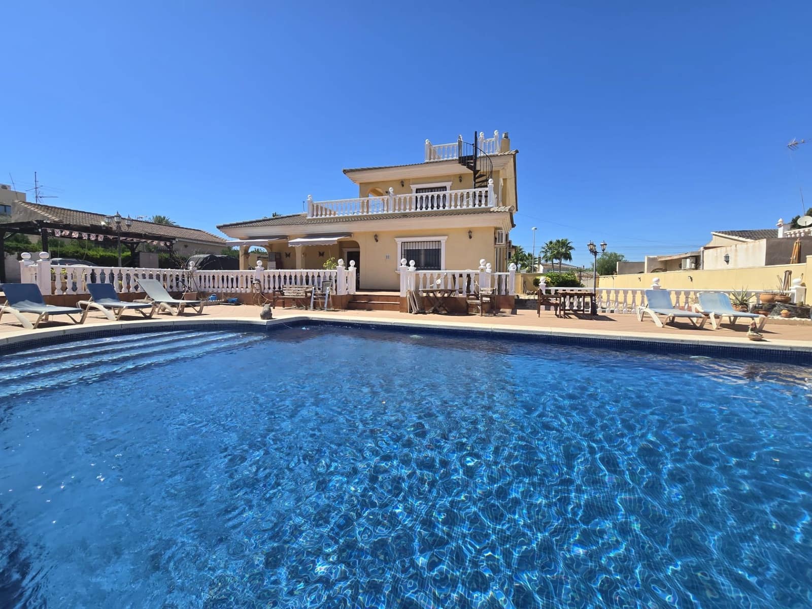 6 quarto Moradia para venda em Torrevieja com piscina garagem - 597 500 € (Ref: 9239667)