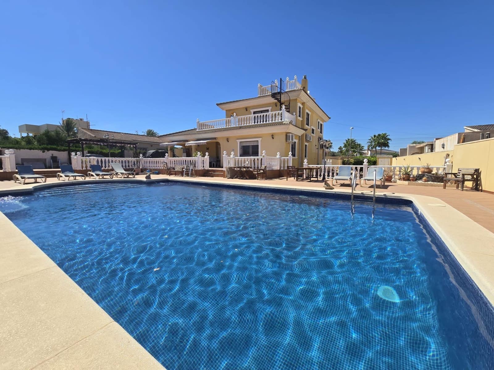 6 quarto Moradia para venda em Torrevieja com piscina garagem - 597 500 € (Ref: 9239667)