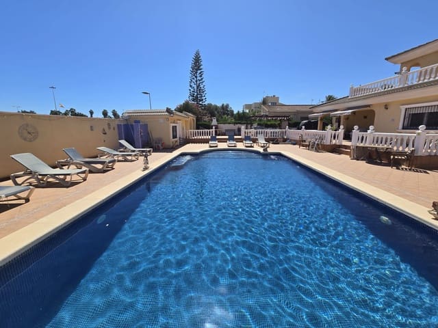 6 quarto Moradia para venda em Torrevieja com piscina garagem - 597 500 € (Ref: 9239667)