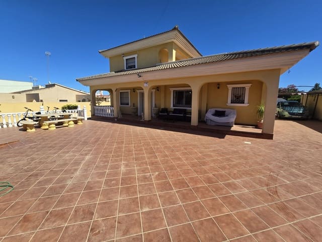 6 quarto Moradia para venda em Torrevieja com piscina garagem - 597 500 € (Ref: 9239667)