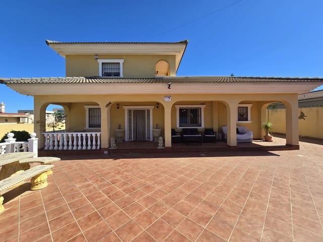 6 sovrum Villa till salu i Torrevieja med pool garage - 597 500 € (Ref: 9239668)