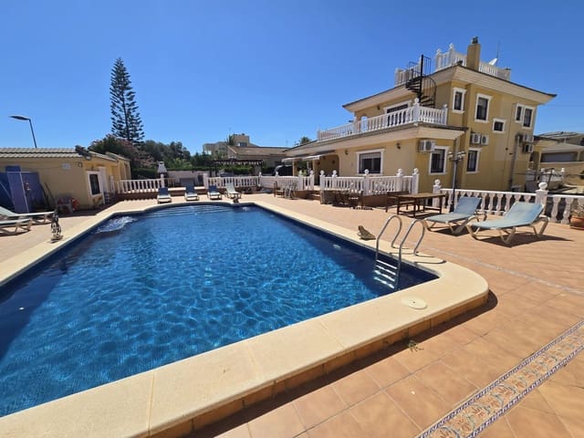 6 sovrum Villa till salu i Torrevieja med pool garage - 597 500 € (Ref: 9239668)