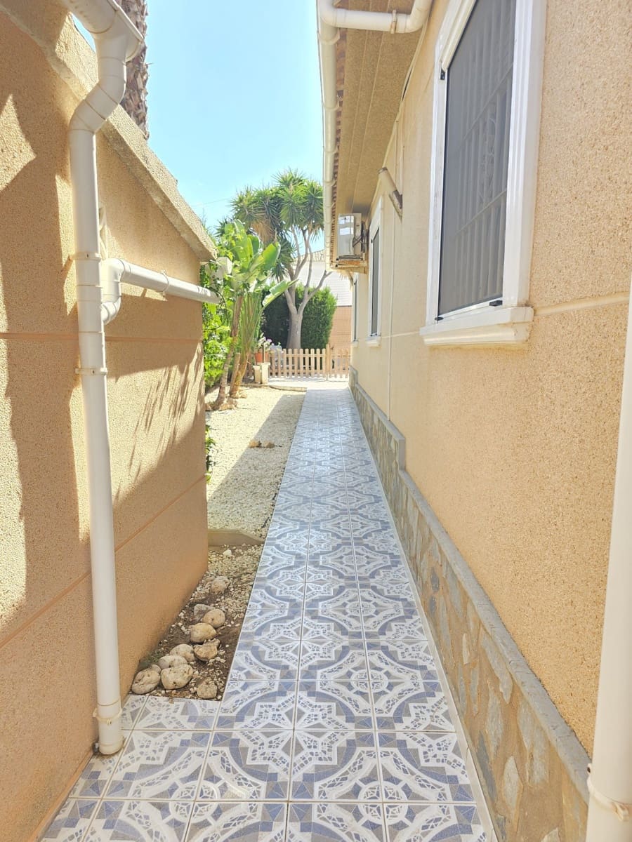 3 bedroom Villa for sale in Torrevieja with pool garage - € 329,900 (Ref: 9254762)