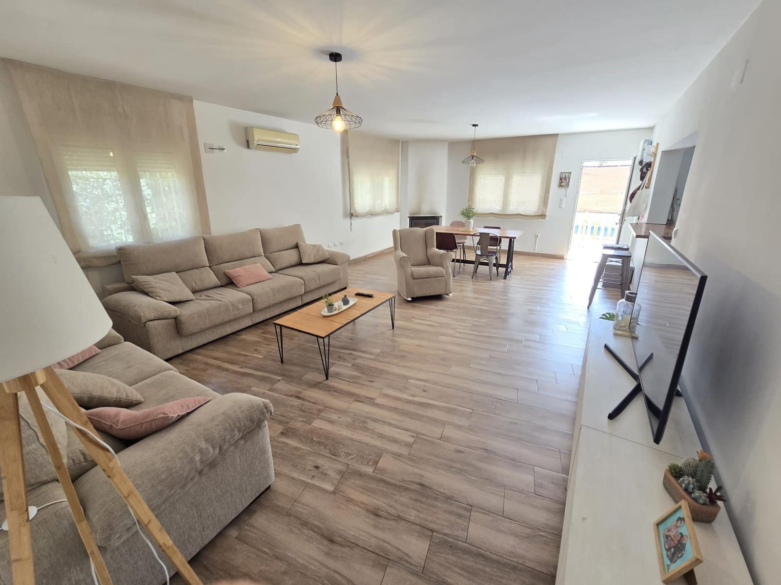 3 makuuhuone Huvila myytävänä paikassa Los Balcones mukana uima-altaan 
autotalli - 329 900 € (Ref: 9254763)