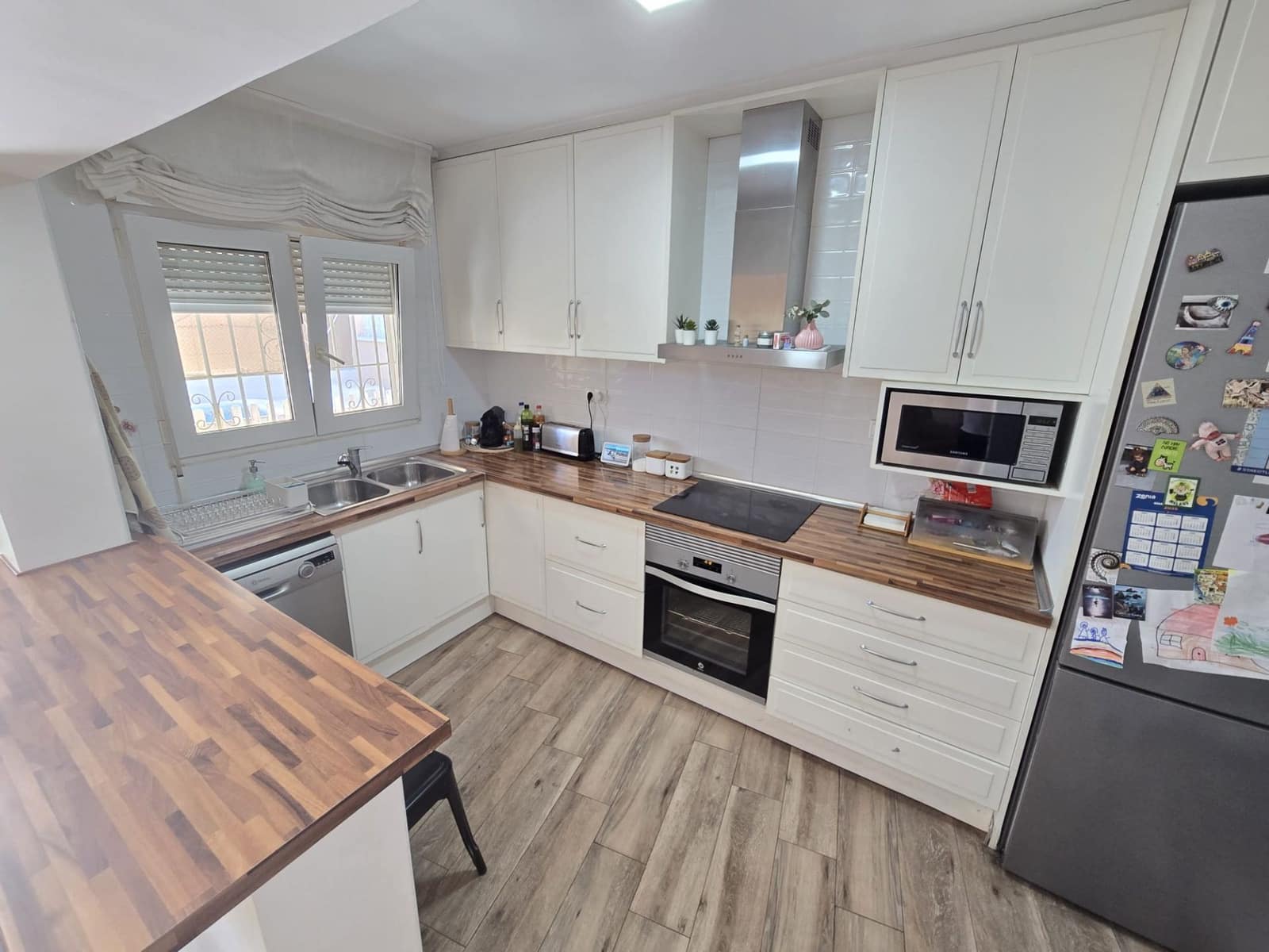 3 makuuhuone Huvila myytävänä paikassa Los Balcones mukana uima-altaan 
autotalli - 329 900 € (Ref: 9254763)