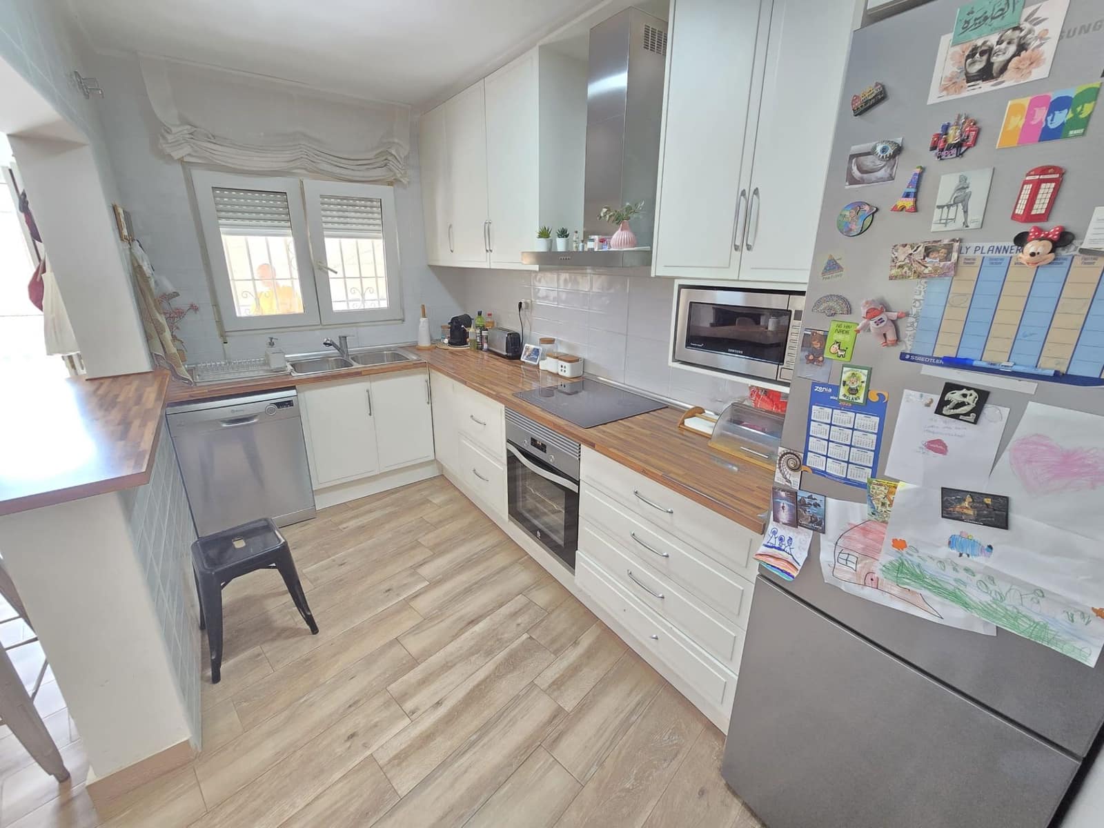 3 makuuhuone Huvila myytävänä paikassa Los Balcones mukana uima-altaan 
autotalli - 329 900 € (Ref: 9254763)