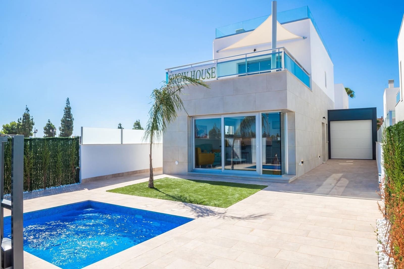 3 bedroom Villa for sale in Los Alcazares with pool - € 445,000 (Ref: 9308325)