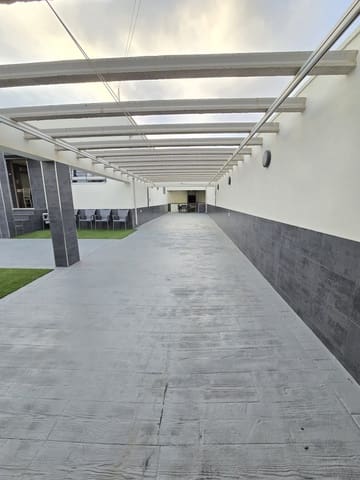 4 quarto Moradia para venda em Torrevieja com piscina garagem - 570 000 € (Ref: 9400513)