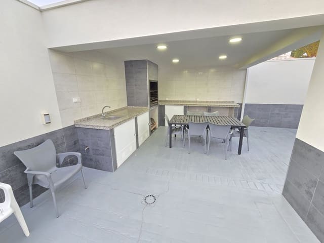 4 quarto Moradia para venda em Torrevieja com piscina garagem - 570 000 € (Ref: 9400513)