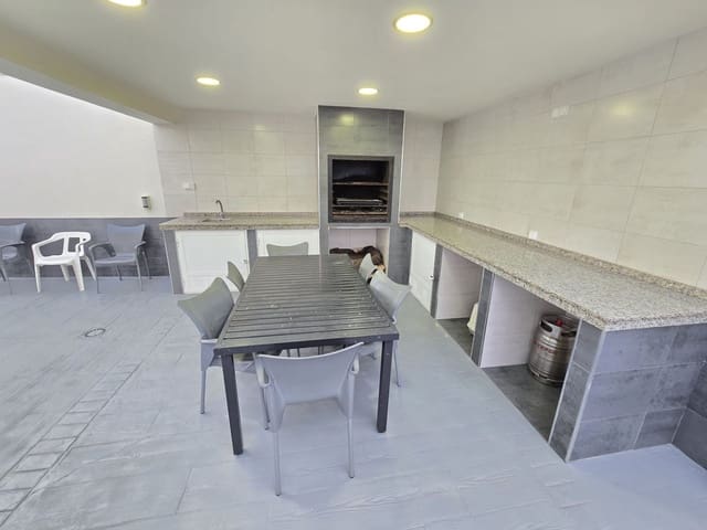 4 quarto Moradia para venda em Torrevieja com piscina garagem - 570 000 € (Ref: 9400513)