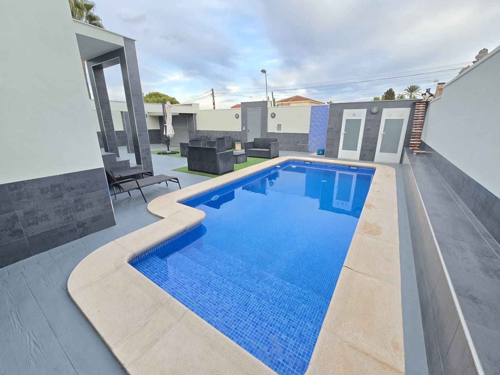 4 bedroom Villa for sale in Torrevieja with pool garage - € 570,000 (Ref: 9400513)