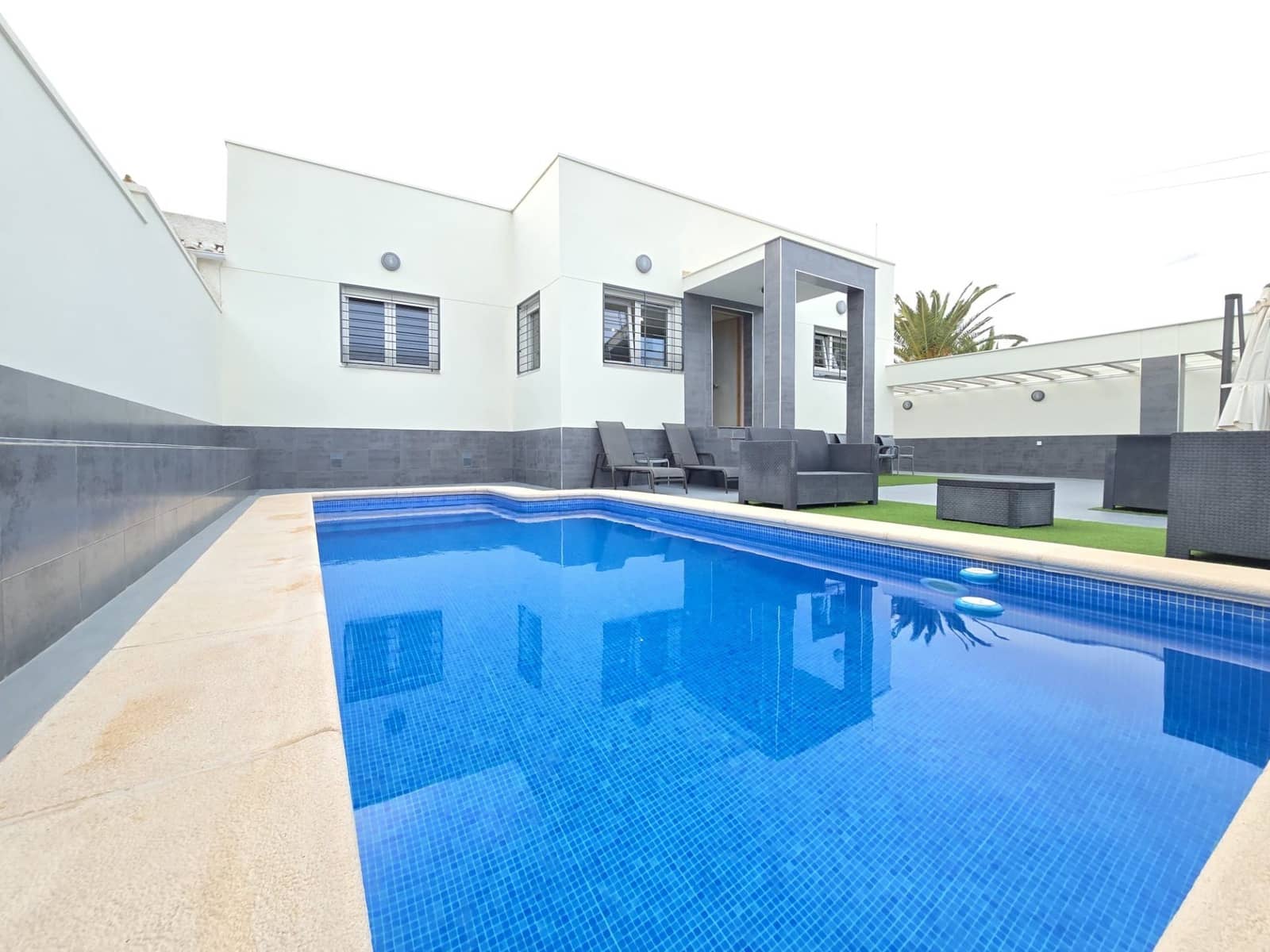 4 bedroom Villa for sale in Torrevieja with pool garage - € 570,000 (Ref: 9400513)
